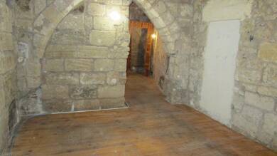 Local commercial à louer 628 € 25 m² de surface de vente Centre Ville Pézenas 34120