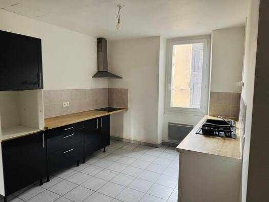 Appartement à louer 547 € 3 pièces 2 chambres 73 m² Étage 2/3 Rive Droite Bedarieux 34600