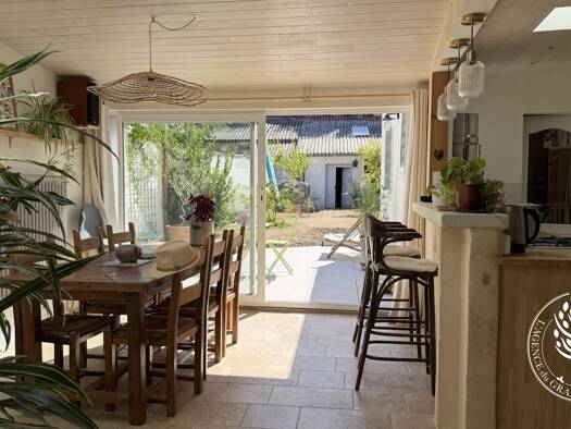 Maison à vendre 357 000 € 6 pièces 3 chambres 140 m² 399 m² de terrain Saint-Savinien 17350