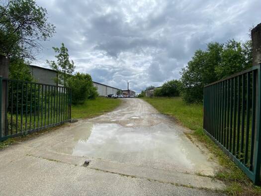 Entrepôt à vendre 600 000 € 7 250 m² d'espace de stockage Metz-Robert 10210