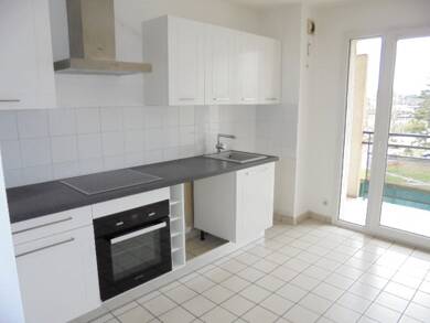 Appartement à louer 785 € 3 pièces 2 chambres 75 m² 2ème étage L Etrat 42580