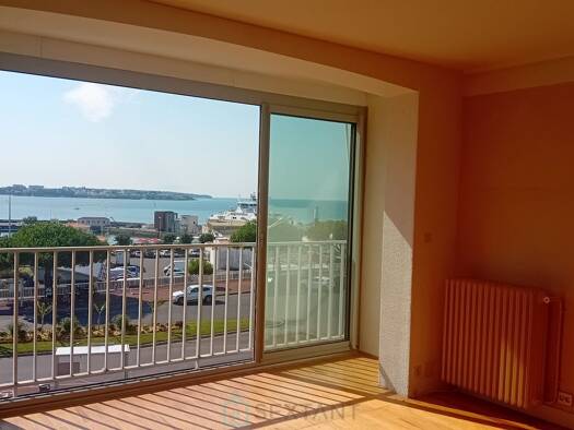 Appartement à vendre 282 000 € 3 pièces 2 chambres 69 m² Étage 3/3 Centre Ville Royan 17200