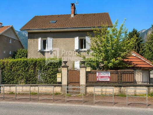 Maison à vendre 270 000 € 13 pièces 6 chambres 200 m² 400 m² de terrain Vieux Ugine Ugine 73400