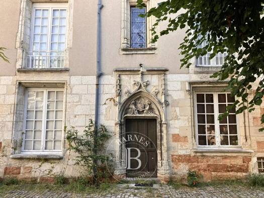 Immeuble à vendre 1 050 000 € 920 m² Centre Ville Bourges 18000