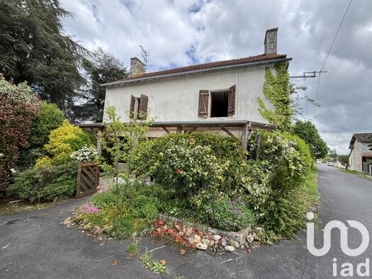 Maison à vendre 90 000 € 5 pièces 2 chambres 135 m² 1 318 m² de terrain Pouillé 86800