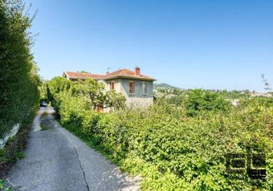 Maison de ville à vendre 1 290 000 € 7 pièces 5 chambres 251 m² 12 293 m² de terrain Centre et Nord Ouest Saint-Didier-Au-Mont-d'Or 69370