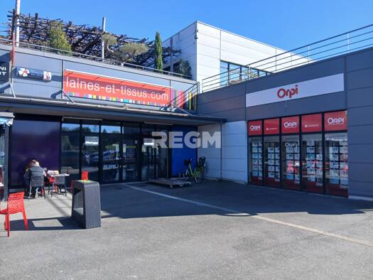 Local commercial à louer 2 900 € 298 m² de surface de vente Le Bassin Périgueux 24000