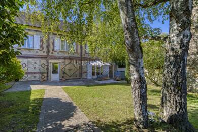 Maison à louer 2 200 € 7 pièces 5 chambres 166 m² 687 m² de terrain Montfort l Amaury 78490