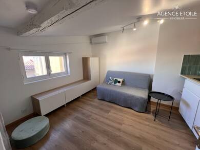 Appartement à louer 450 € 1 pièce 13 m² Dernier étage, Étage 5/5 Marseille 2ème 13002