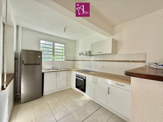 Appartement à louer 1 160 € 3 pièces 2 chambres 63,1 m² RDC Le Gosier 97190