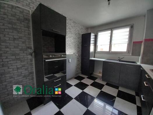 Appartement à louer 650 € 3 pièces 2 chambres 70,6 m² Étage 4/4 Centre Tarare 69170