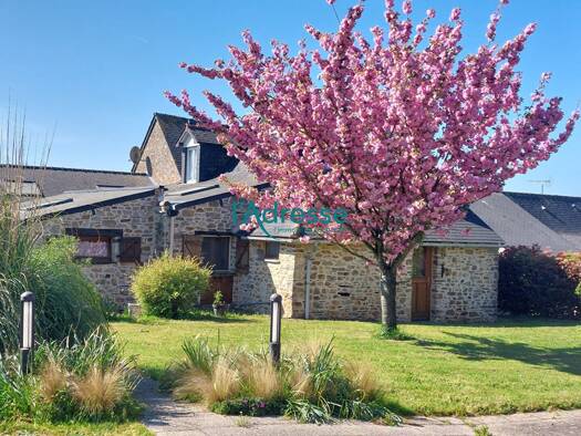 Maison à vendre 268 200 € 6 pièces 4 chambres 278 m² 3 438 m² de terrain Saint-Aubin-des-Châteaux 44110