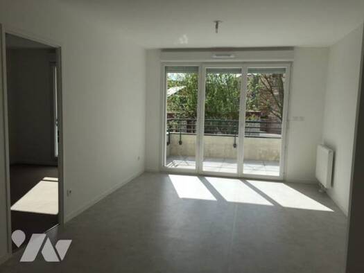 Appartement à louer 595 € 2 pièces 1 chambre 42 m² RDC Saint-Pierre-lès-Elbeuf 76320