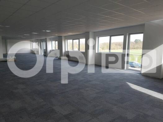 Local d'activités à vendre 3 014 445 € 1 511 m² d'espace de stockage Villebon-sur-Yvette 91140