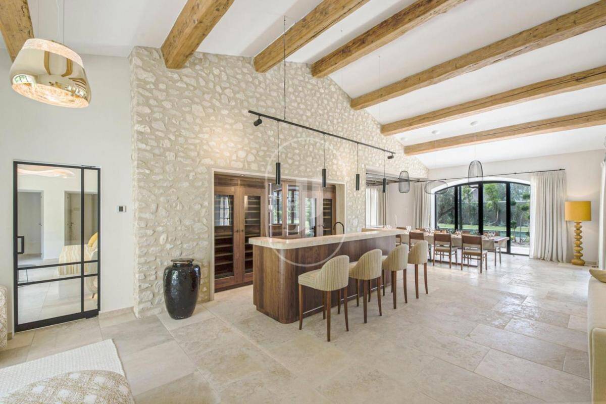 Maison à vendre, 380m², MAUSSANE LES ALPILLES