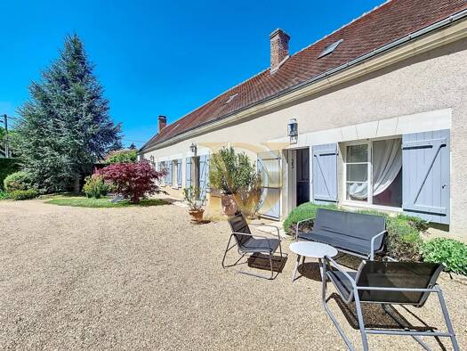 Maison à vendre 988 000 € 10 pièces 9 chambres 350 m² 4 380 m² de terrain Francueil 37150