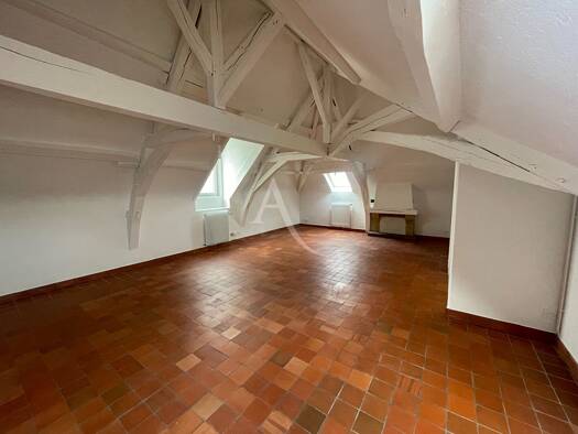 Appartement à louer 790 € 3 pièces 2 chambres 72 m² Étage 2/2 Feneu 49460