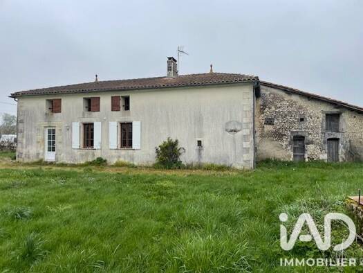 Maison à vendre 128 000 € 4 pièces 2 chambres 83,5 m² 3 949 m² de terrain Réaux sur Trèfle 17500