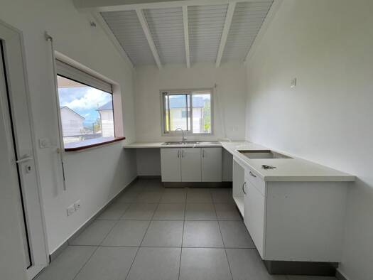 Duplex à louer 1 090 € 4 pièces 3 chambres 88,7 m² Trois-Rivières 97114