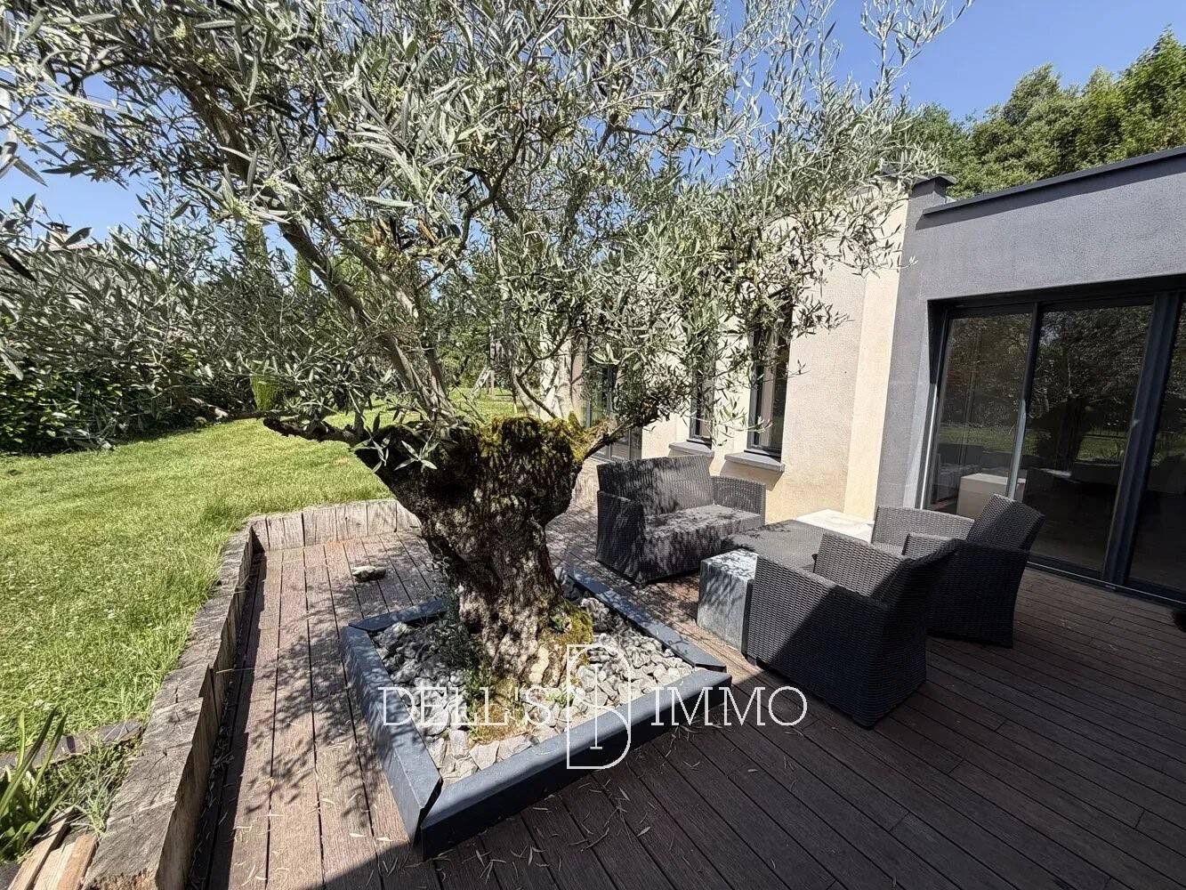 Maison à vendre, 245m², SAINT GEORGES DE RENEINS