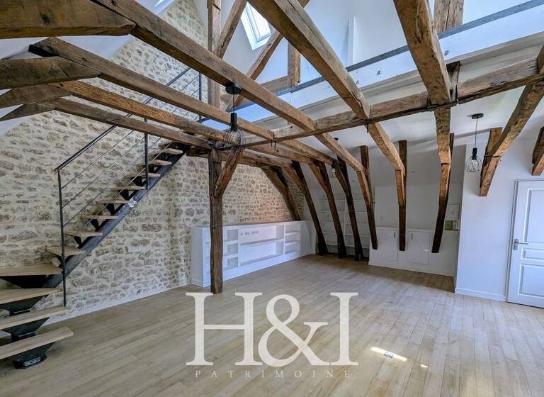 Duplex à louer 850 € 2 pièces 1<br/>chambre 60,4 m²<br/>superficie 3ème<br/>étage Trois Quartiers-Centre Ville Poitiers 86000