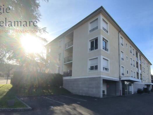 Appartement à louer 950 € 3 pièces 2 chambres 67 m² 3ème étage Domarin 38300
