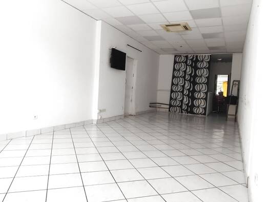 Local commercial à vendre 179 000 € 43,53 m² de surface de vente Riondet Hyères 83400
