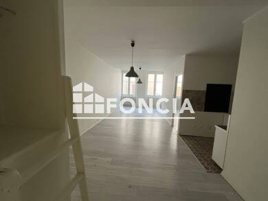 Appartement à louer 560 € 2 pièces 1 chambre 46,5 m² Étage 1/2 Centre Ville Est Bourgoin-Jallieu 38300
