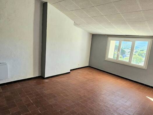 Appartement à louer 555 € 3 pièces 2 chambres 56,7 m² Étage 3/3 Pignans 83790