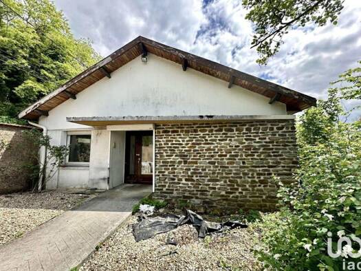 Local d'activités à vendre 99 900 € 162 m² d'espace de stockage Floing 08200