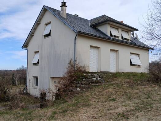 Maison à vendre 118 800 € 9 pièces 5 chambres 138 m² 1 613 m² de terrain Anglards de Salers 15380