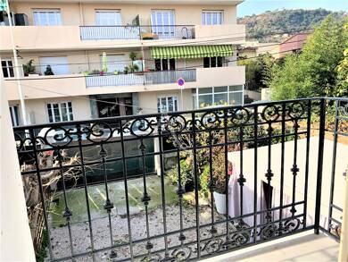 Appartement à louer 1 052 € 4 pièces 3 chambres 69 m² 1er étage Nice 06100