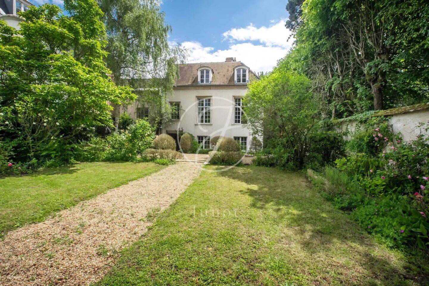 Maison à vendre, 348m², MARNES LA COQUETTE