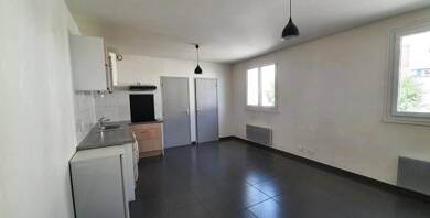 Appartement à louer 362 € 1 pièce 27 m² Étage 1/2 St Palais 64120