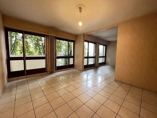 Appartement à louer 860 € 4 pièces 2 chambres 81 m² Étage 4/6 Bourges 18000
