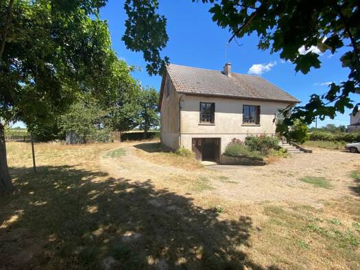 Maison à vendre 56 000 € 3 pièces 2 chambres 80,49 m² 2 294 m² de terrain Saint Prive et Ses Ecarts Decize 58300