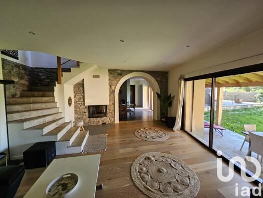 Chalet à vendre 990 000 € 10 pièces 8 chambres 375 m² 907 m² de terrain Saint-Apollinaire 05160