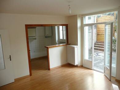 Appartement à louer 550 € 3 pièces 2 chambres 61 m² Étage 1/3 Rodez 12000