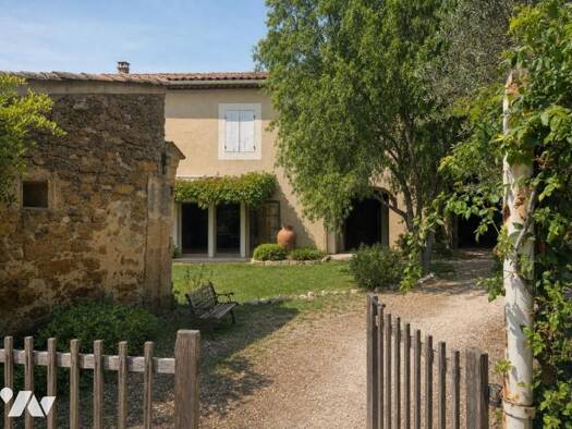 Maison à vendre 679 250 € 11 pièces 6 chambres 260 m² 3 928 m² de terrain Grillon 84600