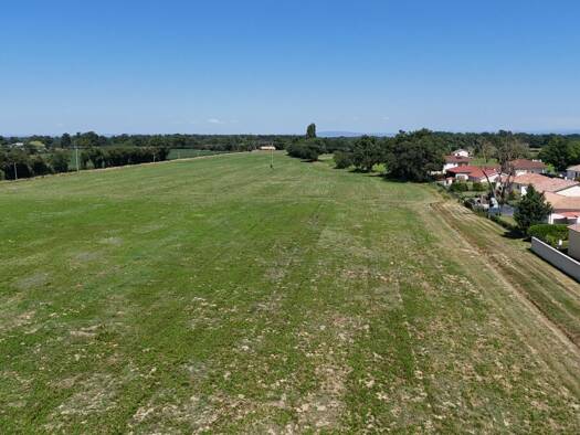 Terrain constructible viabilisé à vendre 54 000 € 541 m² de terrain Perrex 01540