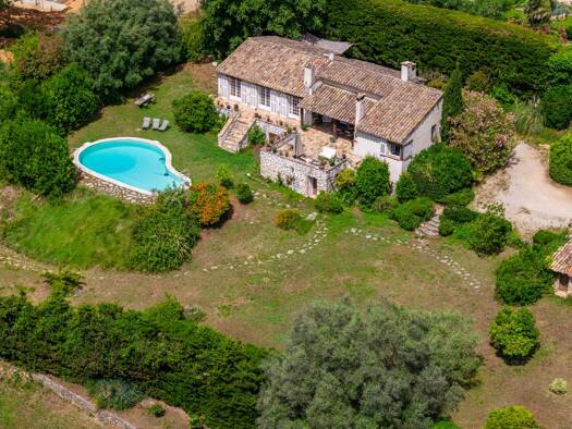Maison de plain-pied à vendre 1 995 000 € 4 pièces 3 chambres 110 m² 2 500 m² de terrain Saint-Paul-de-Vence 06570