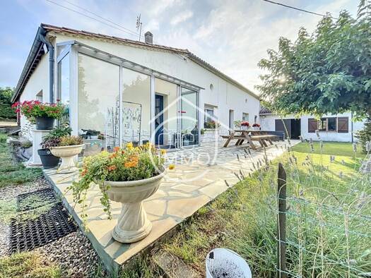 Maison de plain-pied à vendre 295 290 € 4 pièces 3 chambres 130 m² 52 455 m² de terrain Blasimon 33540