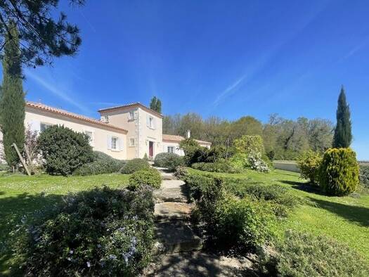 Maison à vendre 599 720 € 8 pièces 5 chambres 290 m² 4 147 m² de terrain Reignac 16360
