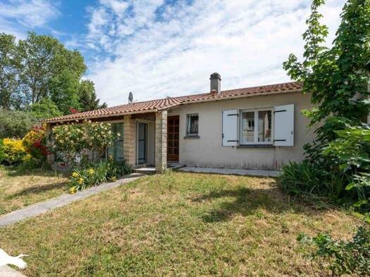 Maison de plain-pied à vendre 189 792 € 3 pièces 2 chambres 92 m² 500 m² de terrain Jonzac 17500