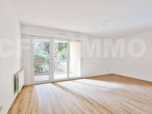 Appartement à louer 1 350 € 4 pièces 3 chambres 86 m² RDC Les Rascas-Les Pugets Saint-Laurent-du-Var 06700