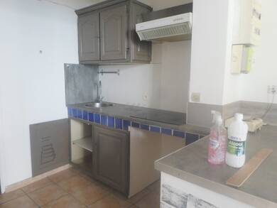 Appartement à louer 710 € 3 pièces 1 chambre 75 m² Saint Maximin la Sainte Baume 83470