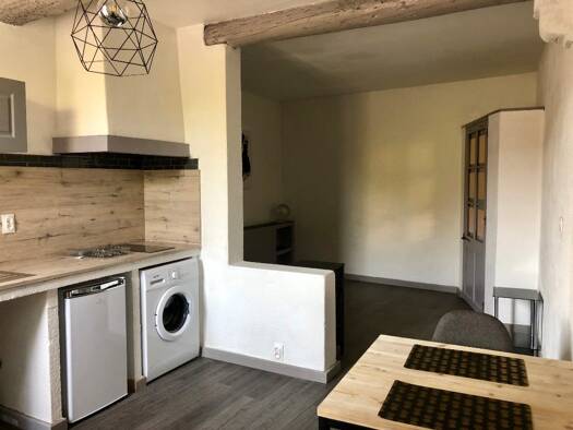 Appartement à louer 520 € 1 pièce 24,9 m² Étage 1/1 Istres 13800