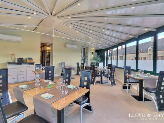 Restaurant à vendre Fonds de commerce 327 000 € 400 m² d'espace de restauration Les Bordes 45460