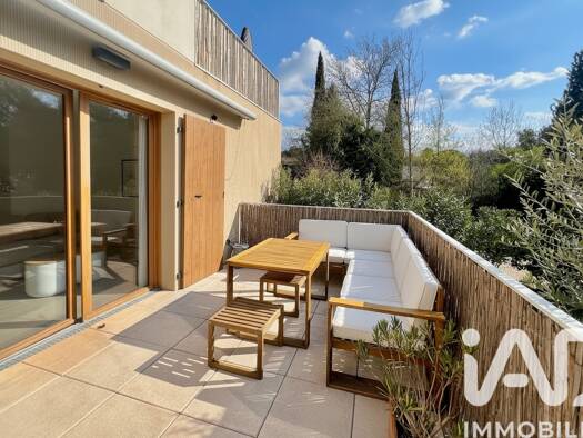 Appartement à vendre 355 000 € 3 pièces 2 chambres 64,9 m² RDC/3 Châteauneuf-le-Rouge 13790