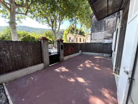 Appartement à louer 1 000 € 4 pièces 3 chambres 93,1 m² RDC Évenos 83330